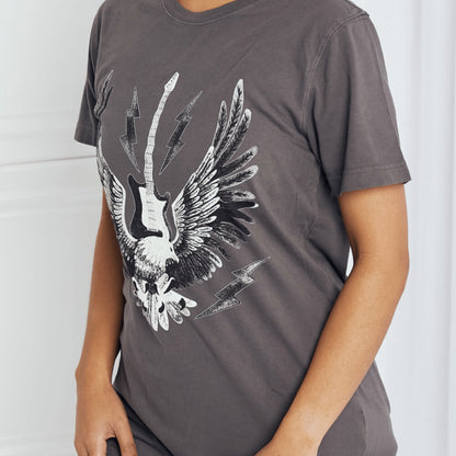 Lateral perspective of the mineB eagle graphic shirt highlighting the regular sleeve fit.