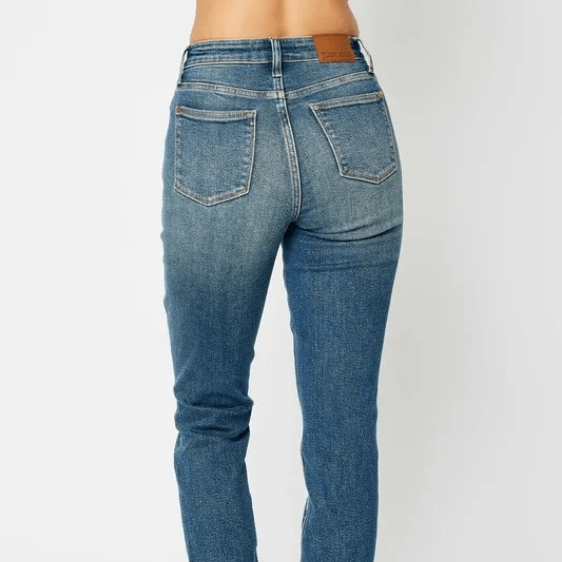 Back view of classic dark wash skinny jeans showing pocket placement.