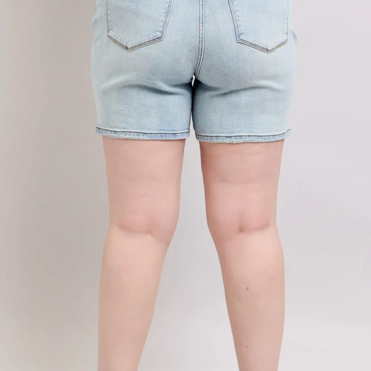 Lifestyle shot of the Judy Blue light wash denim shorts.