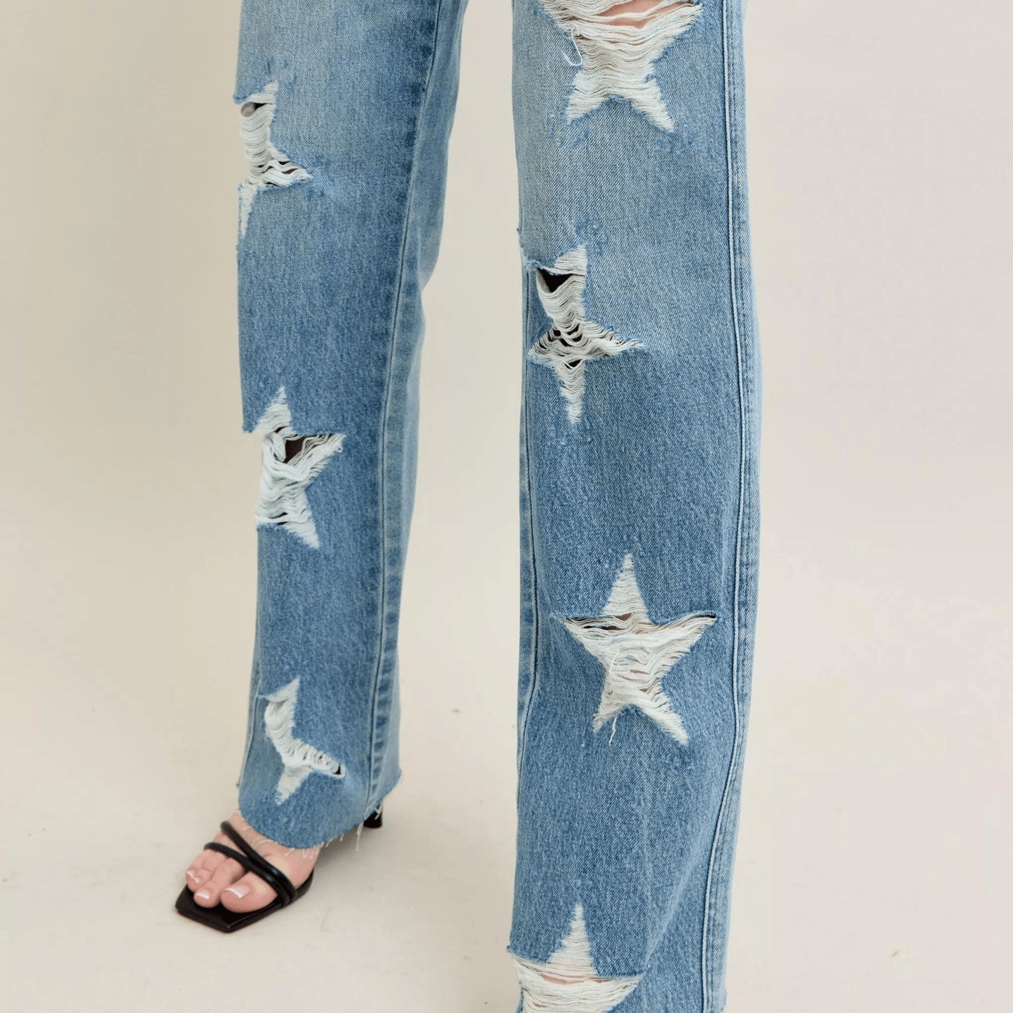 Full presentation of Judy Blue star destroy 90s straight jeans.