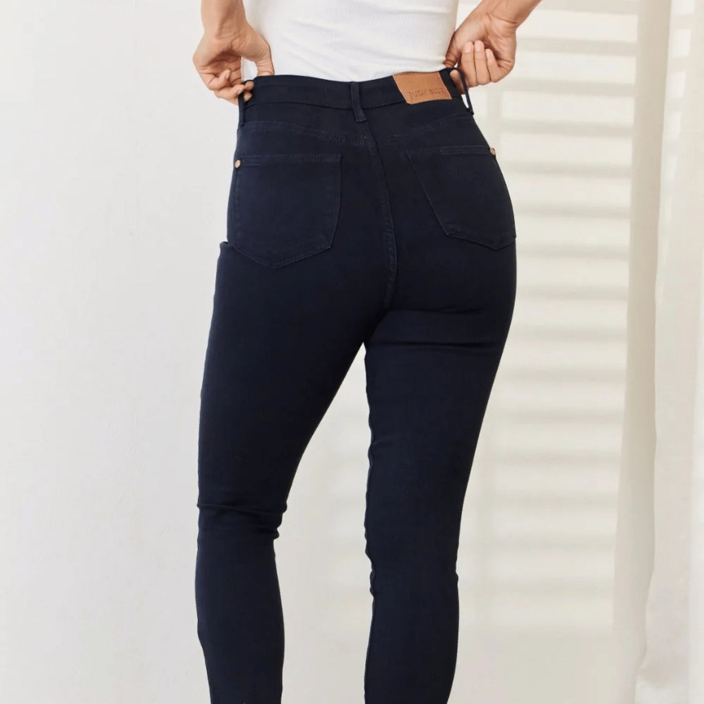 Back view of the Judy Blue navy garment dyed skinny jeans.
