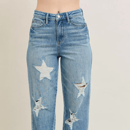 Model wearing Judy Blue star destroy 90s straight jeans and black top.